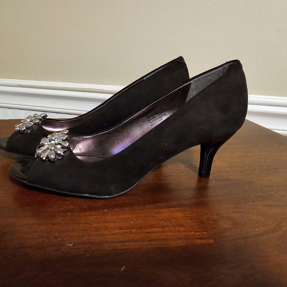Black suade heals Size 8